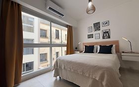 Zafiro Art Two- Modern Studio